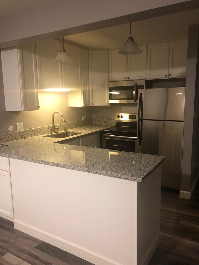 Foto principal - 5512 E Lake Dr
