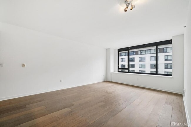 Foto del edificio - 250 King St