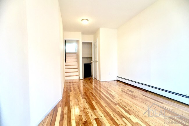 Foto del edificio - 176 Bay 13Th St