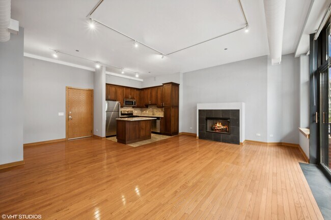 Building Photo - 333 W Hubbard St