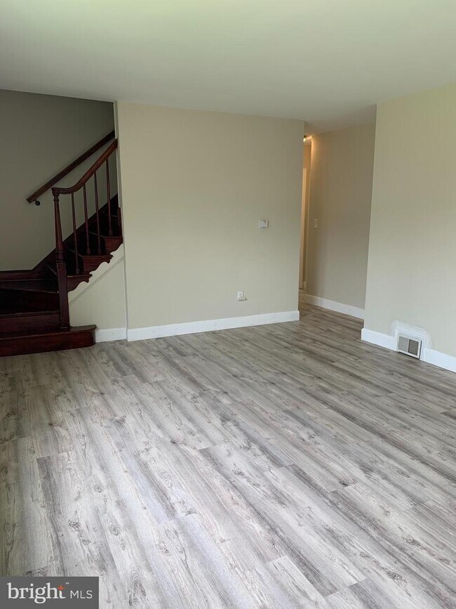 Building Photo - 121 Onondaga Dr
