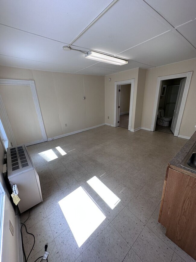 Building Photo - 9 Lakeview Terrace