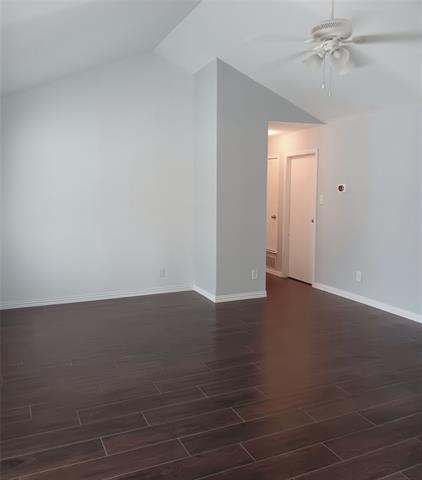 Foto del edificio - 911 Redcedar Way Dr