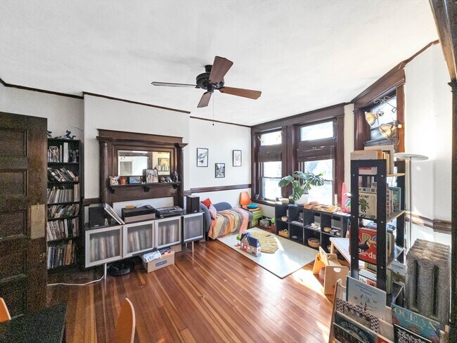 Foto del edificio - 27 Lakeville Rd