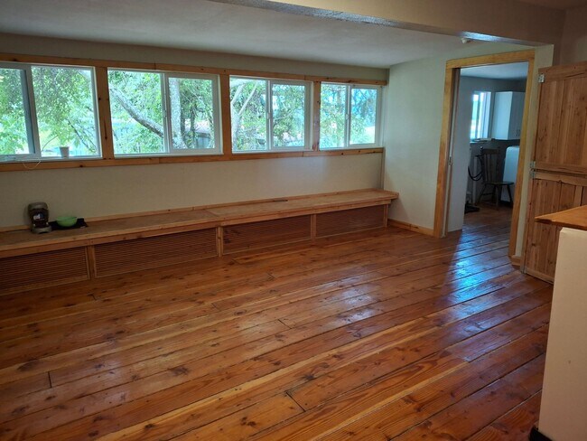 Building Photo - Country Living! 3 Bed, 2 Bath