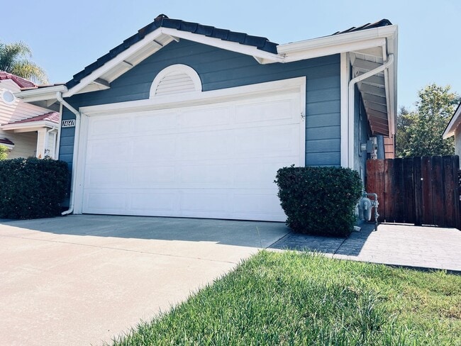 Building Photo - 14641 Carmel Ridge Rd