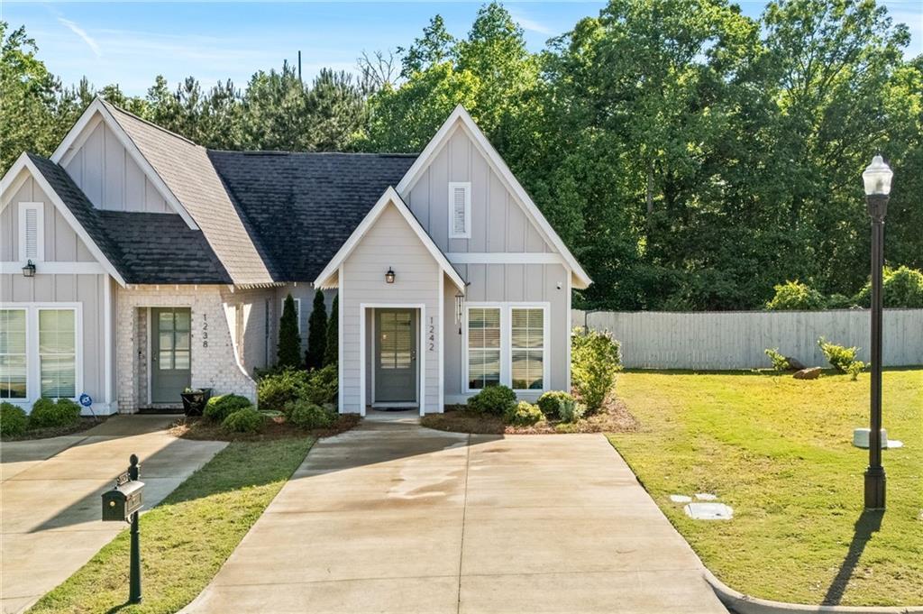 Foto principal - 1242 Burrow Cir