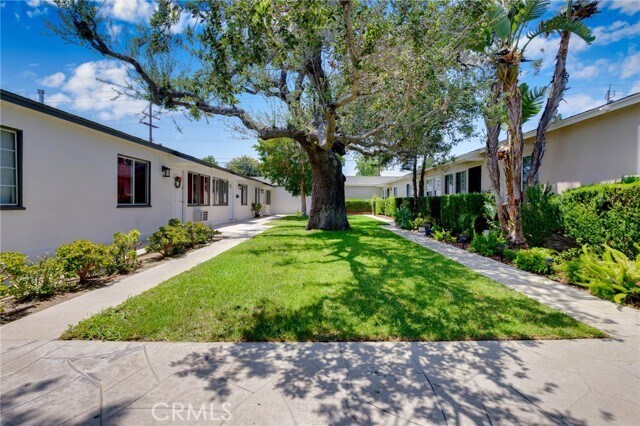 Foto del edificio - 1669 N Hollywood Way