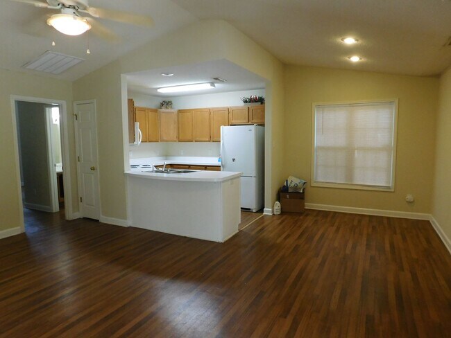 Building Photo - 207 Tobiano Dr