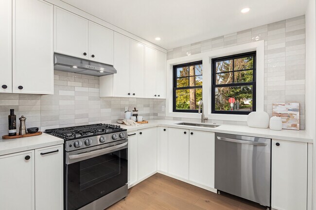 Foto del edificio - 4651 NE 70th St