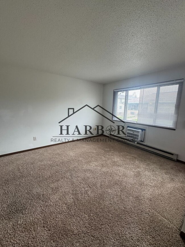 Building Photo - Renovated 1 Bedroom 1 Bath - SPECIAL: Firs...