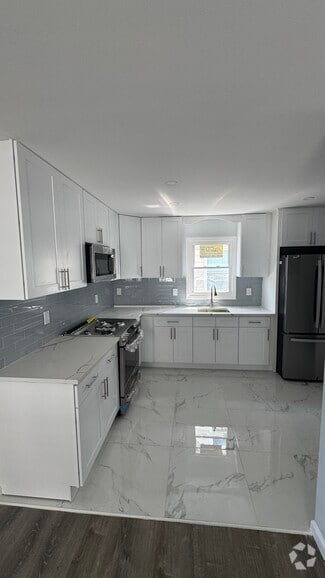 Building Photo - 627 Avenue E