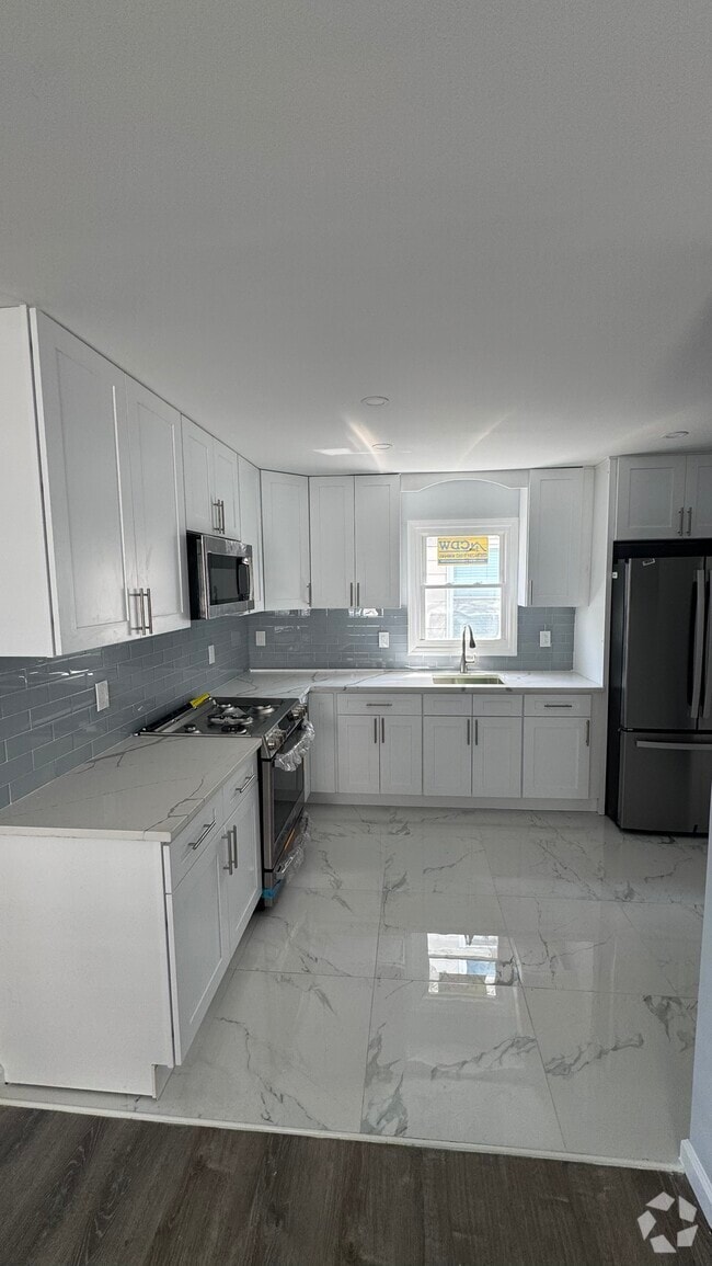 Building Photo - 627 Avenue E