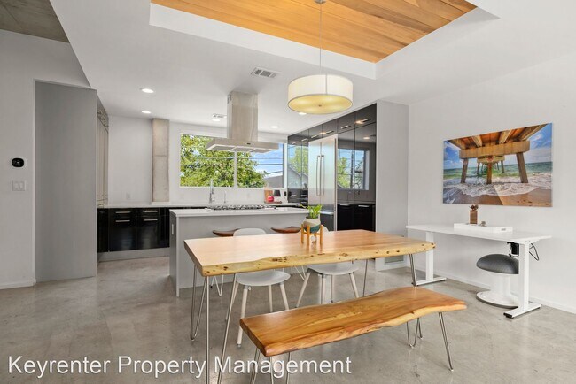 Building Photo - 3 br, 3.5 bath House - 2301 S. 5th St #30