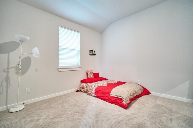 Foto del edificio - 24819 Yellow Spruce Cir