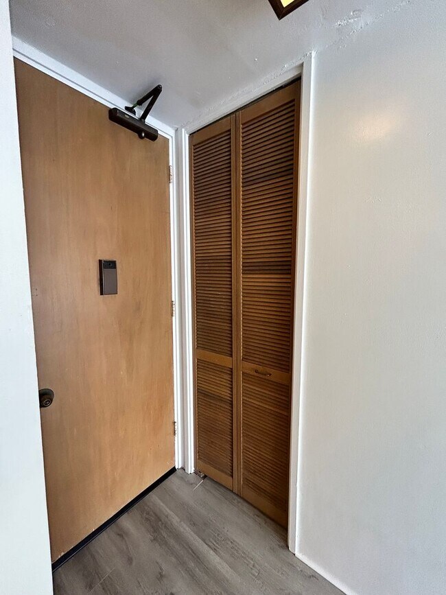 Building Photo - Makiki 1-bedroom