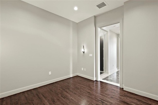 Building Photo - 2555 N Pearl St