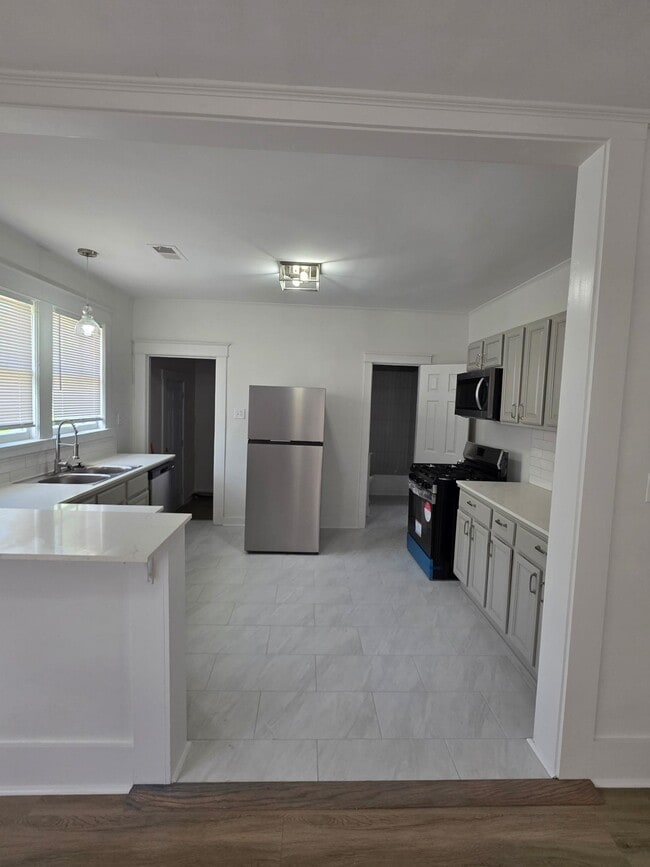 Building Photo - 820 N McNeil St