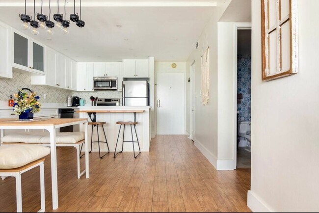Foto del edificio - 600 NE 36th St