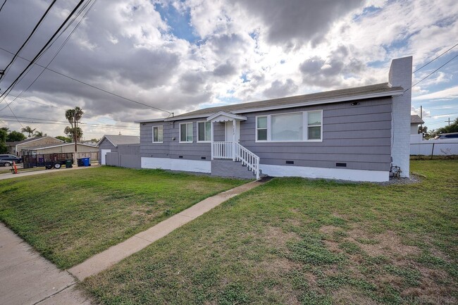 Building Photo - 1353 Donax Ave