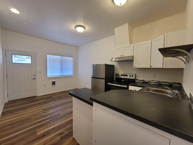 Foto del edificio - Charming 1 Bedroom 1 Bath W/Garage Parking