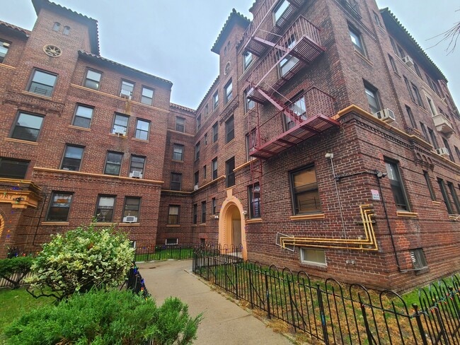 Building Photo - 6264 Saunders St