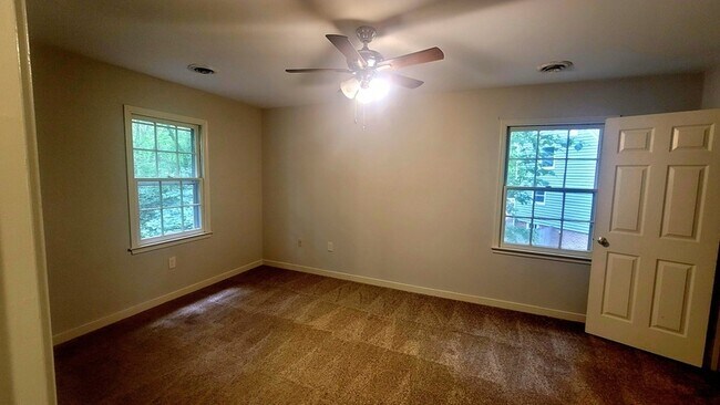 Foto del edificio - 4700 Mason Way Ct