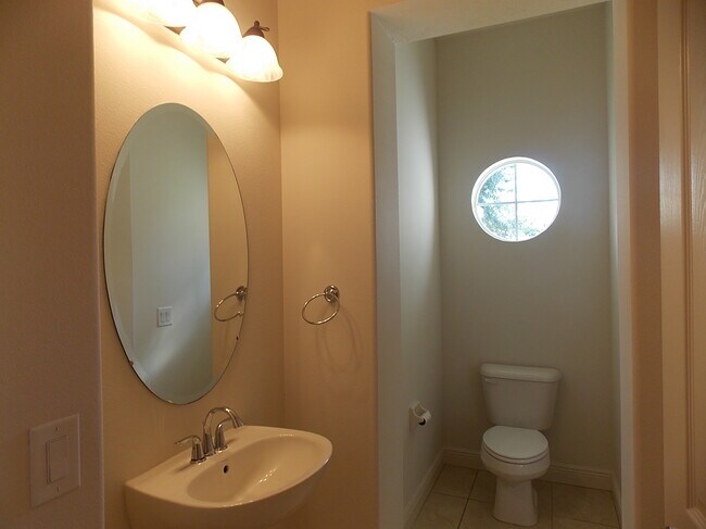 Building Photo - 1271 W Skyview Crossing Dr