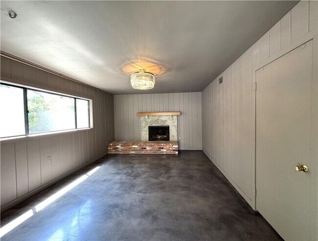 Foto del edificio - Beautiful 4 bedroom, 2 bathroom house with...