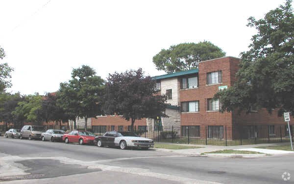 Foto del edificio - 7501-7533 N Damen Ave