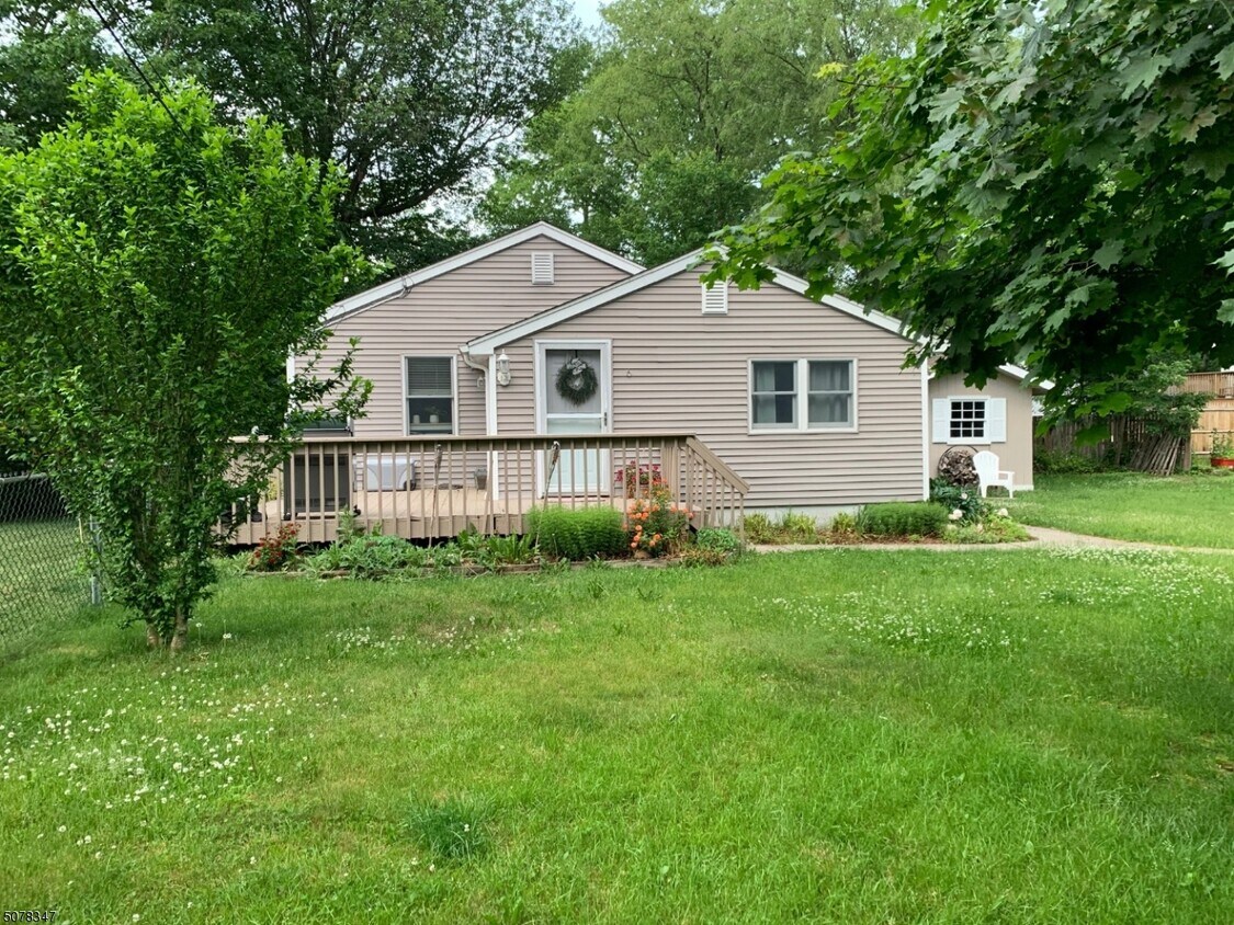 Primary Photo - 6 Polk Ct