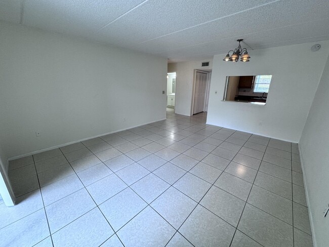 Building Photo - 2856 Somerset Park Dr