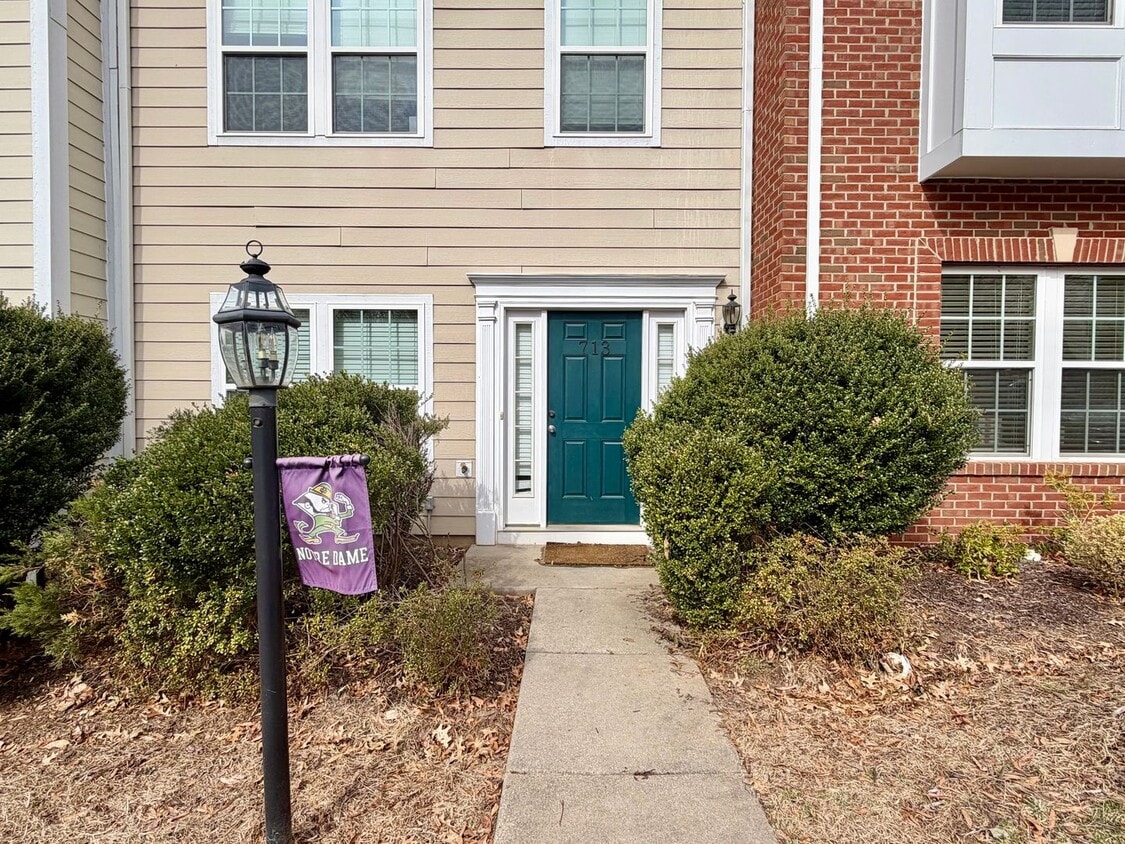 Building Photo - 713 Rainier Rd