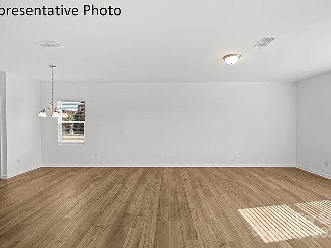 Foto del edificio - 10003 Travis Floyd Ln