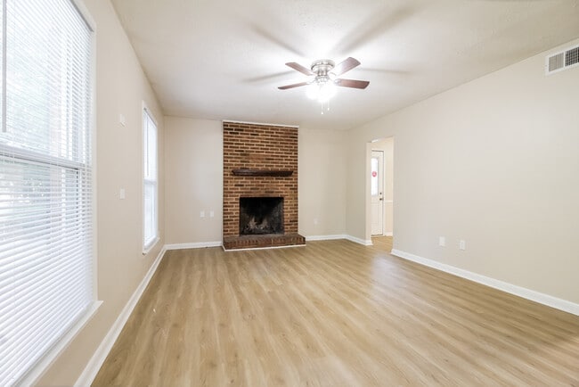 Building Photo - 34 Oak Glen Dr