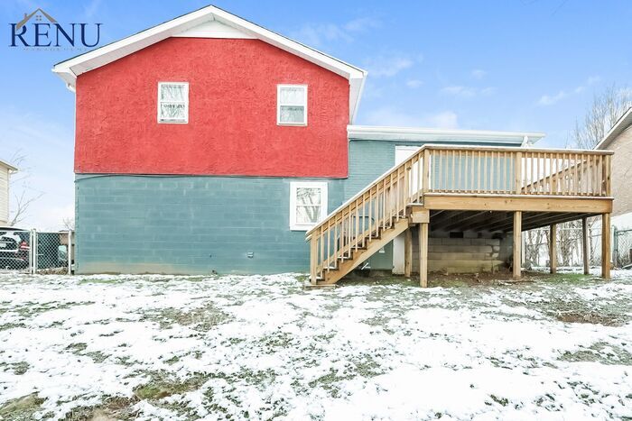 Foto principal - 3BR/1.5BA w/ attached single car garage!