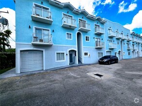 Building Photo - 6336 SW 27th St