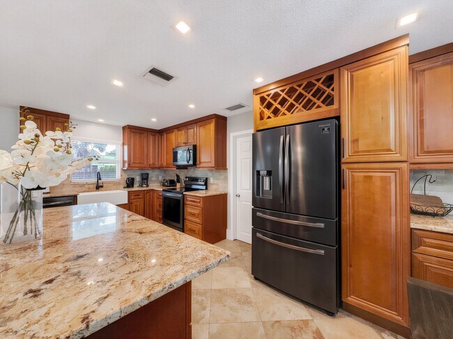 Foto del edificio - Discover the perfect Naples Park rental just minutes from the beach.