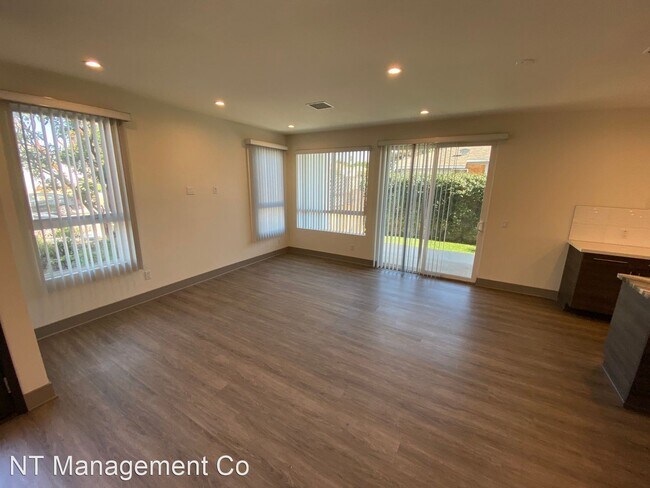 Foto del edificio - 4 br, 4 bath Apartment - 6548 & 6550 W. 86...