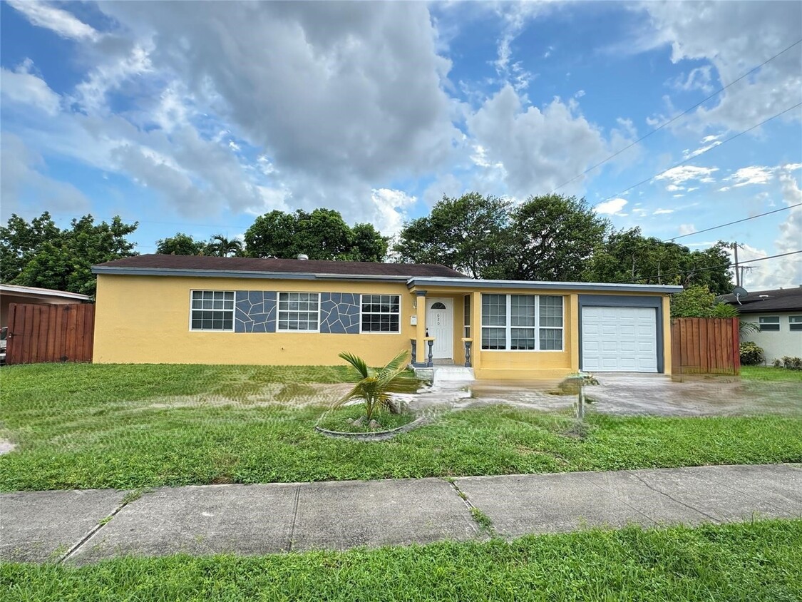 Foto principal - 620 NW 186th St