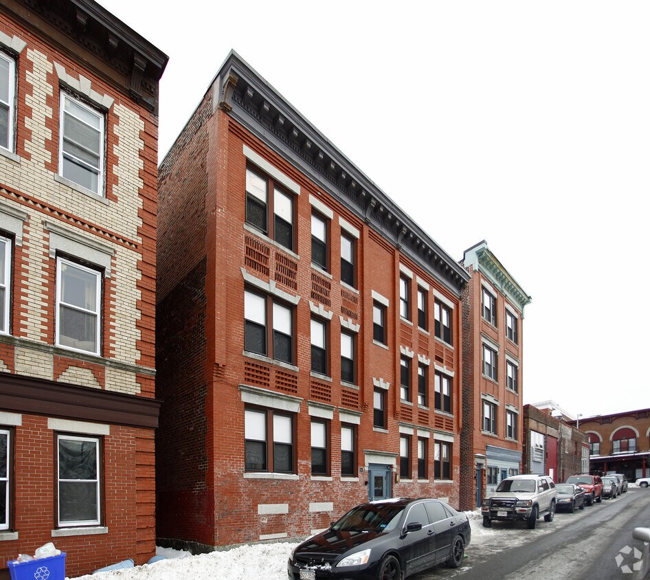 Building Photo - 18 Peabody St