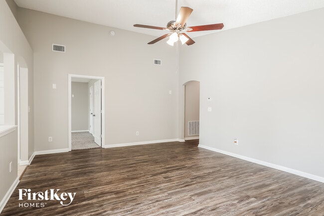 Foto del edificio - 3046 Wavering Ln