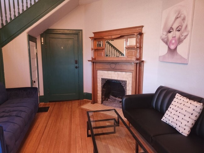 716 EB - 716 EB Apartment