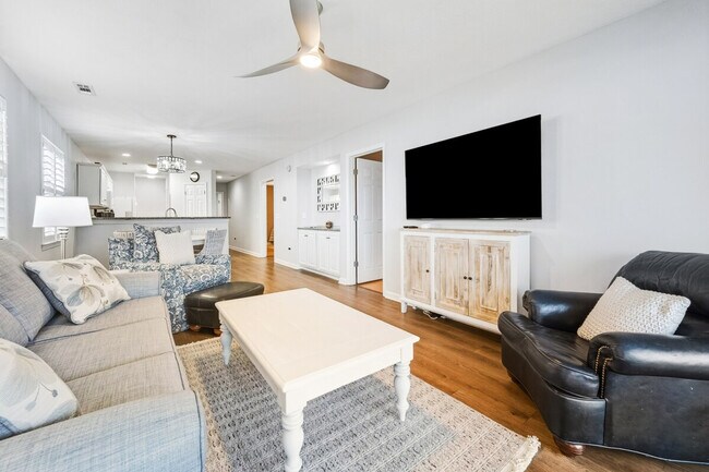 Foto del edificio - 568 Pinehurst Ln