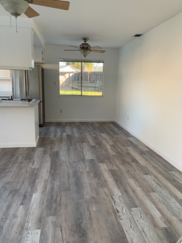 Foto del edificio - 9424 Torchy Ct