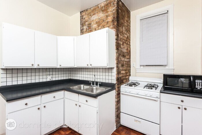 Primary Photo - 2251 N Lincoln Ave