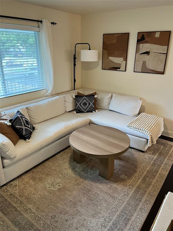 Foto del edificio - 1307 Norwalk Ln