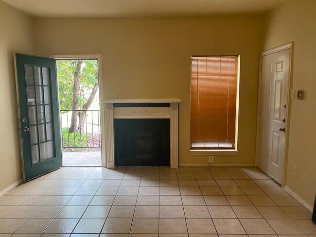 Foto del edificio - 17708 Dickerson St