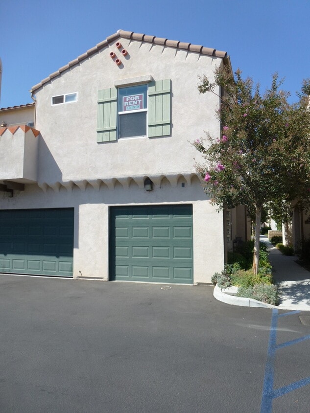 246 March St, Santa Paula, CA 93060 Townhome Rentals in Santa Paula