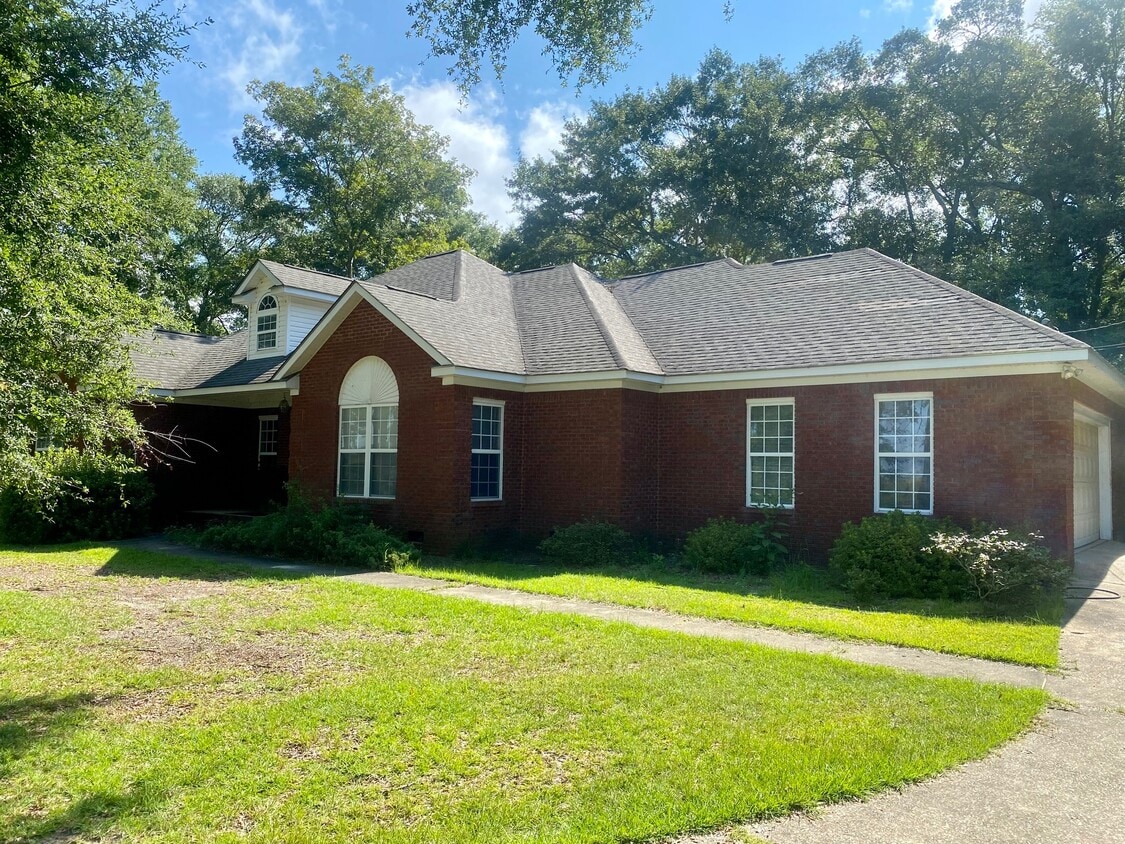 271 Woodlawn Dr, Eufaula, AL 36027 House Rental in Eufaula, AL